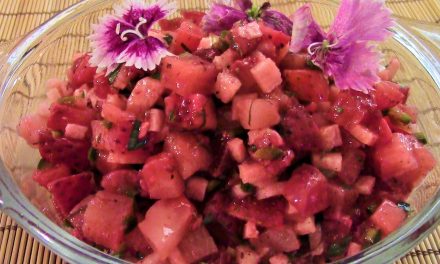 Say Yes to Spicy Strawberries: Strawberry Salsa Fresca